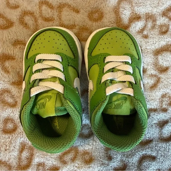 Nike Dunk Green and white 
Size: 3 (Baby) - Picture 7 of 8